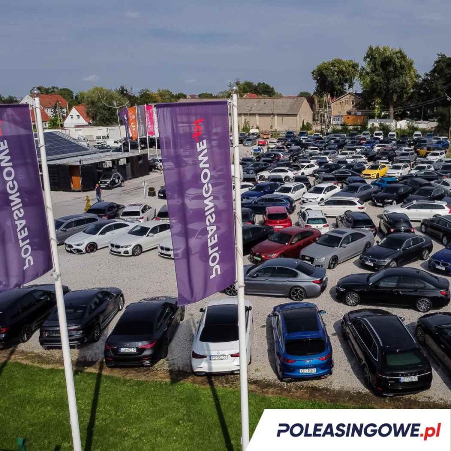 Plac z samochodami poleasingowymi oferowanymi na sprzedaż przez Poleasingowe.pl