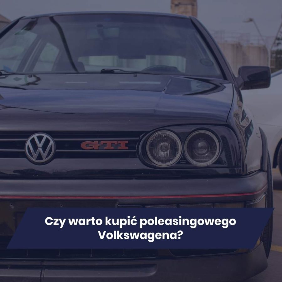 Czy warto kupić poleasingowego Volkswagena? – Zbliżenie na przód czarnego Volkswagena GTI z podwójnymi reflektorami, uchwycone na parkingu. Napis odnosi się do analizy opłacalności zakupu poleasingowego modelu VW.